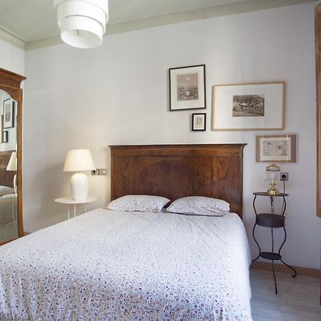 Aparteasy - Authentic Family Apartment バルセロナ エクステリア 写真